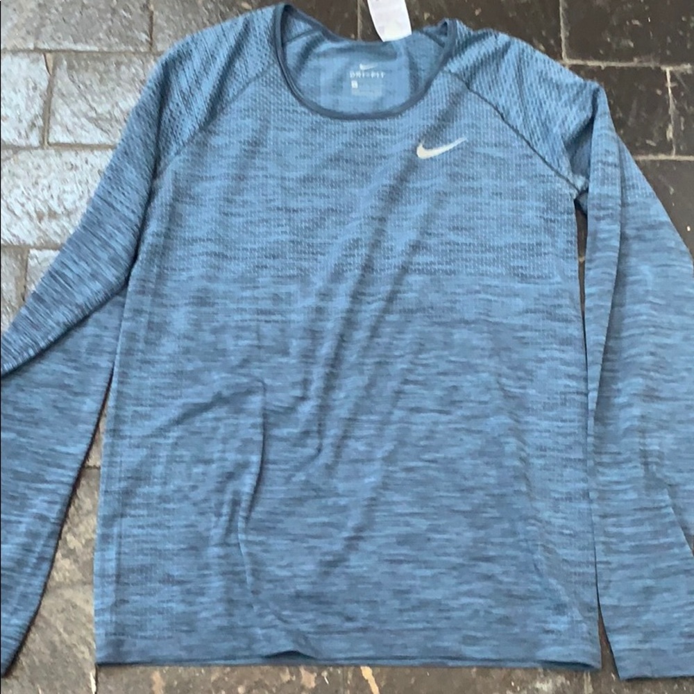 Nike Dri Fit Lind sleeve